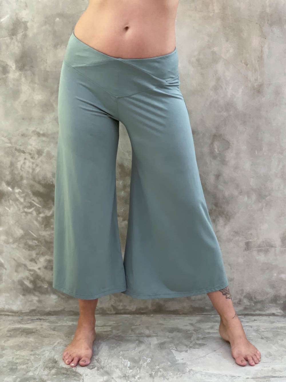 CU Cropped Flare Pants