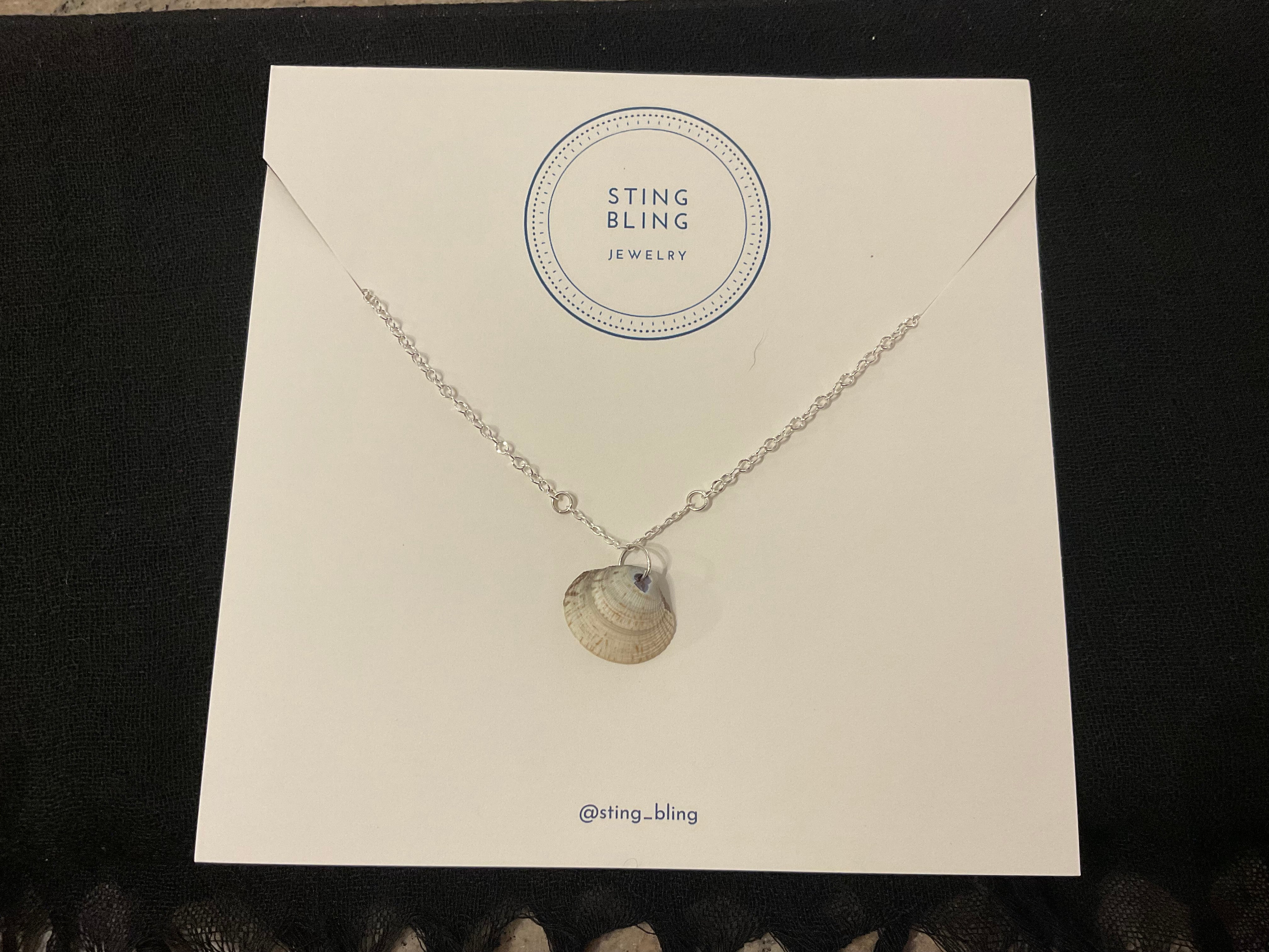 Two tone detail silver chain Shell necklace